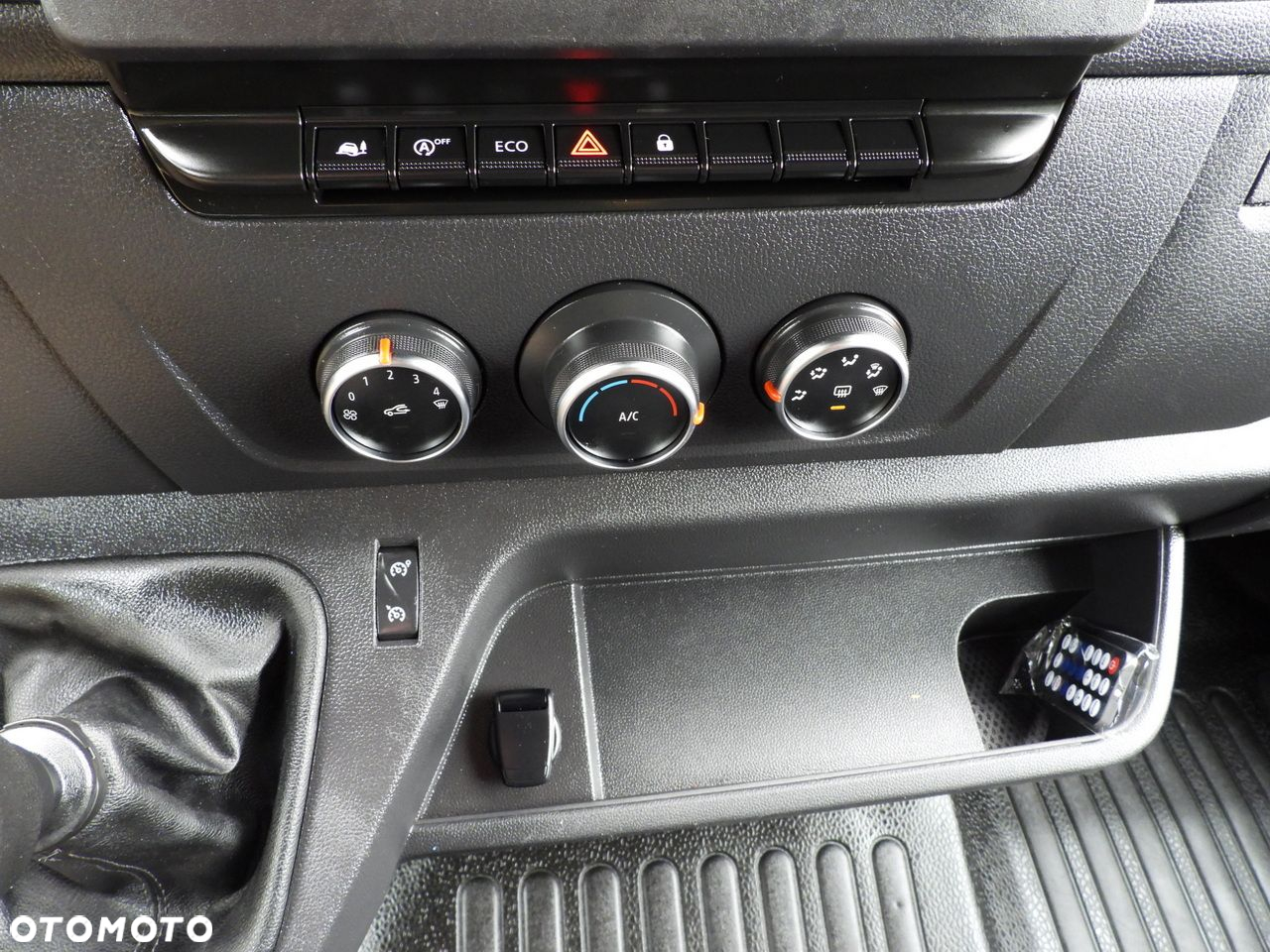 Renault MASTER  PLANDEKA 10 PALET WEBASTO TEMPOMAT LEDY PNEUMATYKA KLIMATYZACJA  165KM - 34