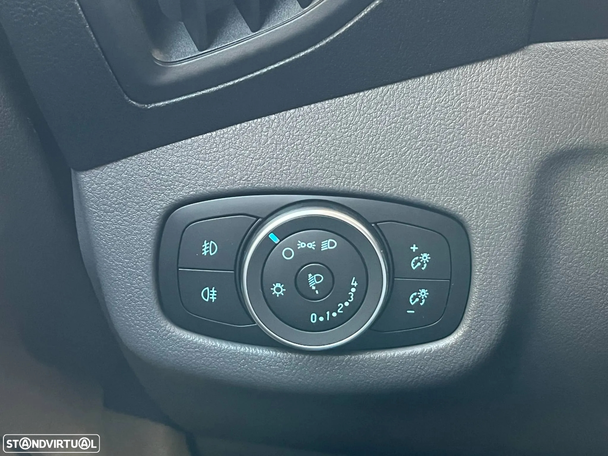 Ford Transit Connect L2 Trend Aut. 1.5 TDCi 120cv (caixa automática) - 12