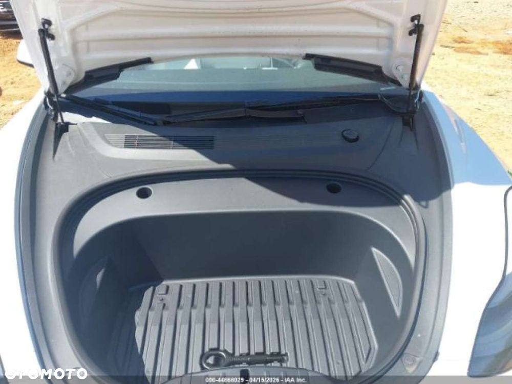 Tesla Model 3 - 9