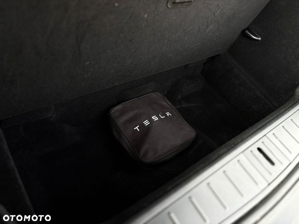 Tesla Model X - 32