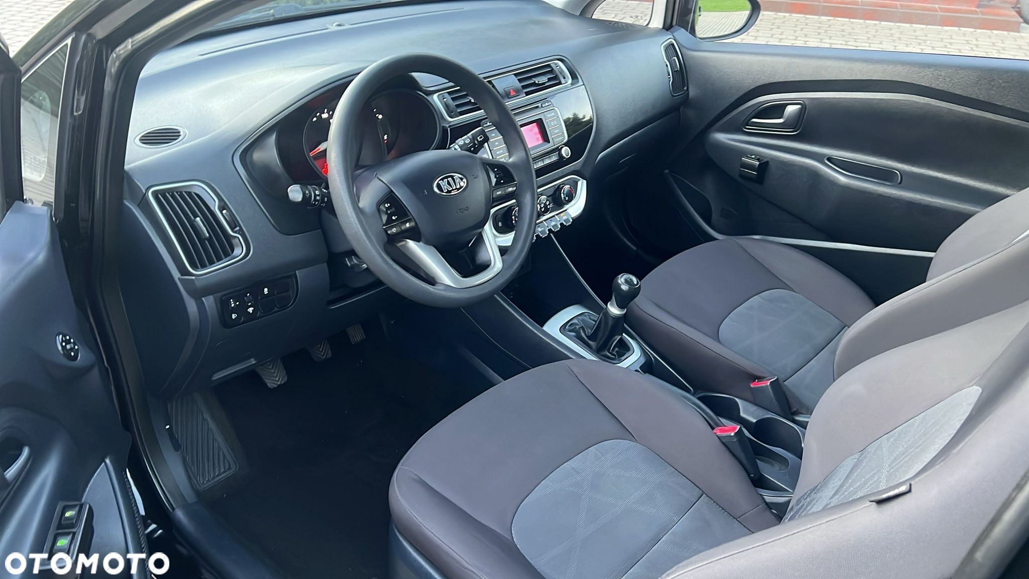 Kia Rio 1.2 L - 5