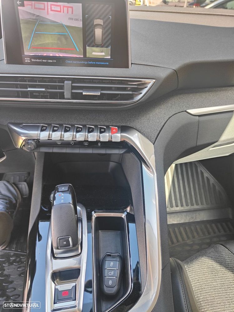 Peugeot 3008 1.2 PureTech Allure EAT8 - 8