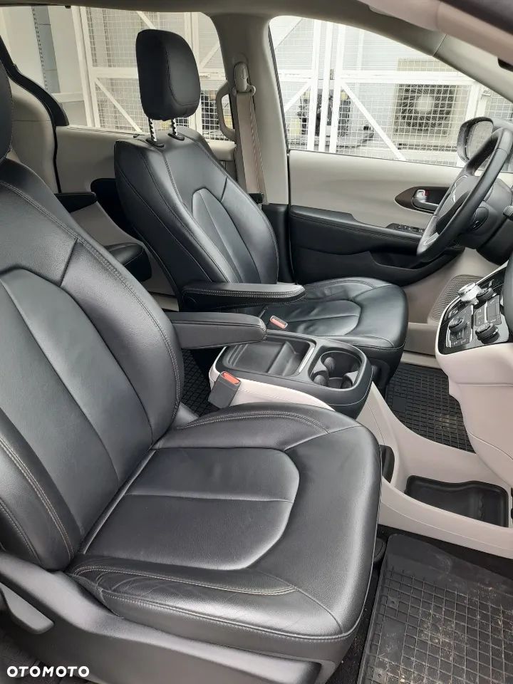 Chrysler Pacifica - 12