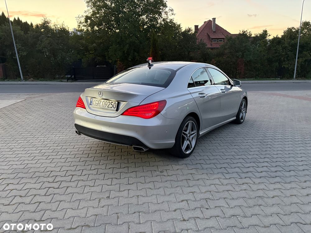 Mercedes-Benz CLA 180 7G-DCT - 3