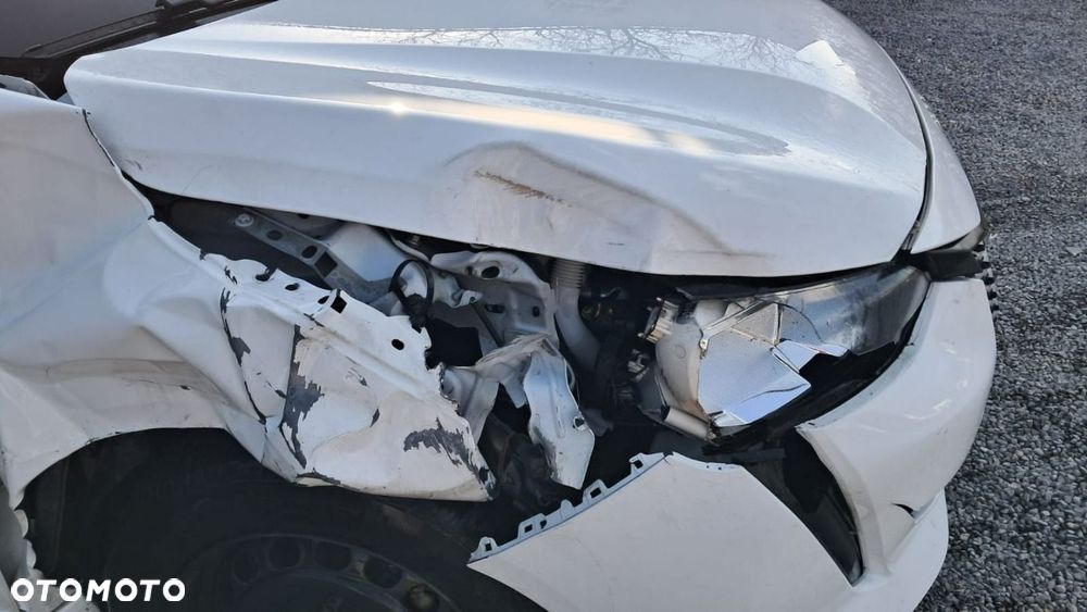 Peugeot 208 - 8