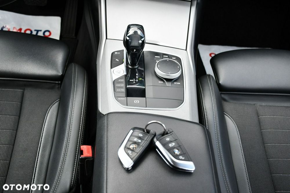 BMW Seria 3 320d mHEV - 25