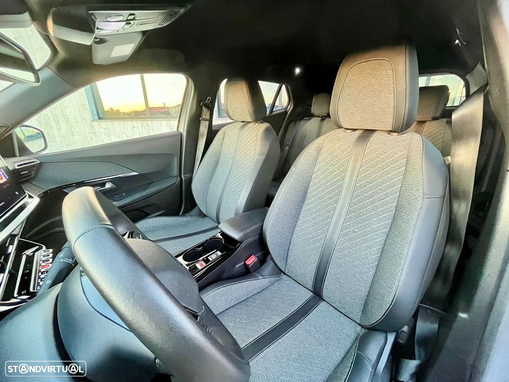 Peugeot 2008 1.2 PureTech Allure - 12