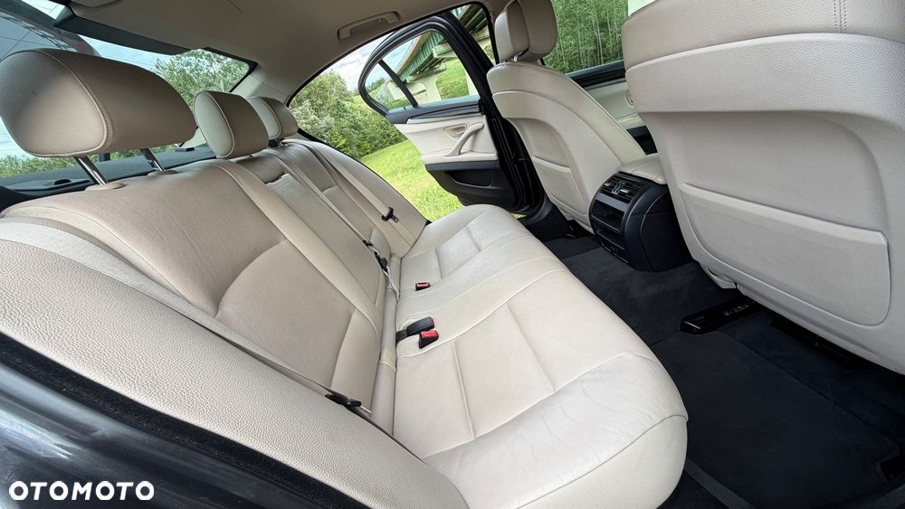 BMW Seria 5 523i - 26