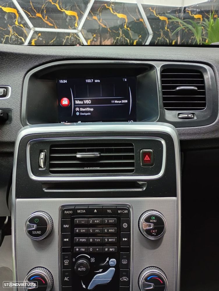 Volvo V60 2.0 D2 R-Design Momentum - 19