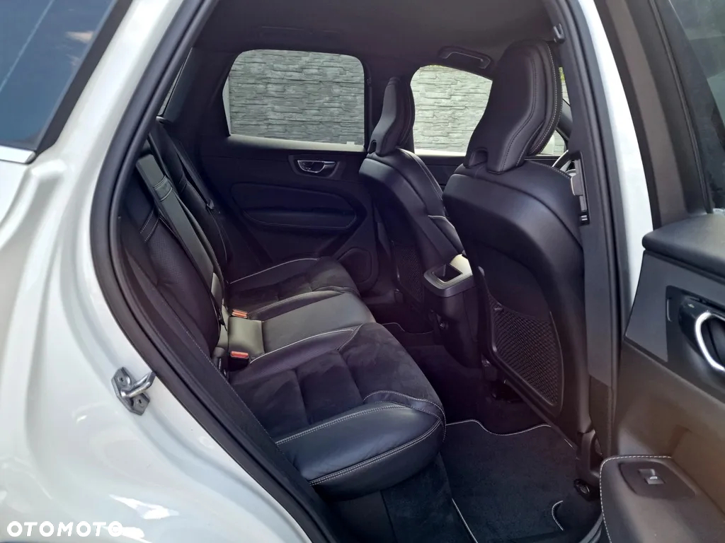 Volvo XC 60 D4 R-Design - 22