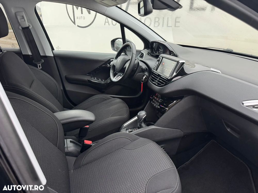Peugeot 208 1.2 L PureTech Turbo S&S EAT6 Allure - 10