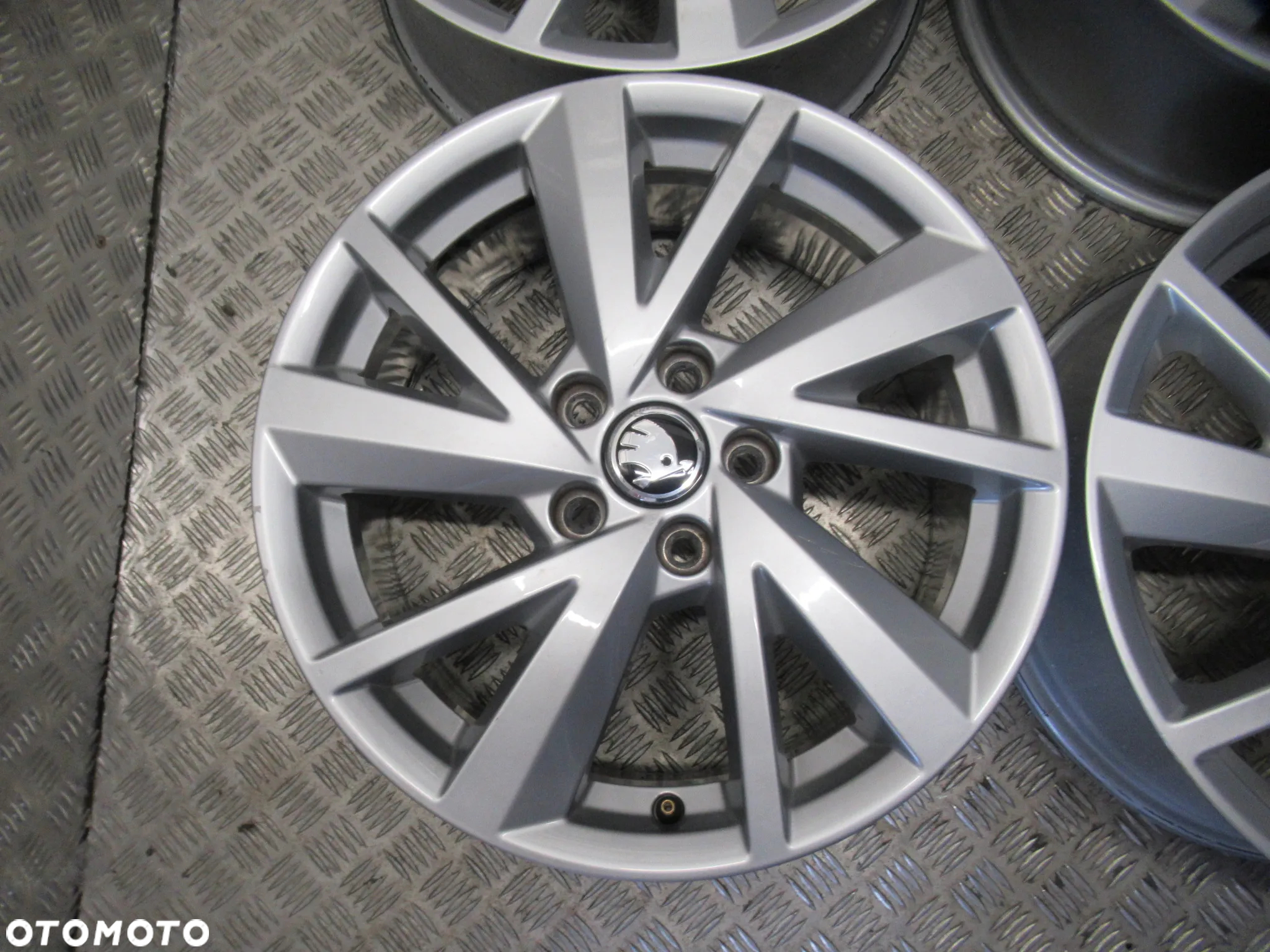 Felgi Skoda Karoq Kodiaq Octavia Superb Yeti 7Jx17 et45 5x112 - 7