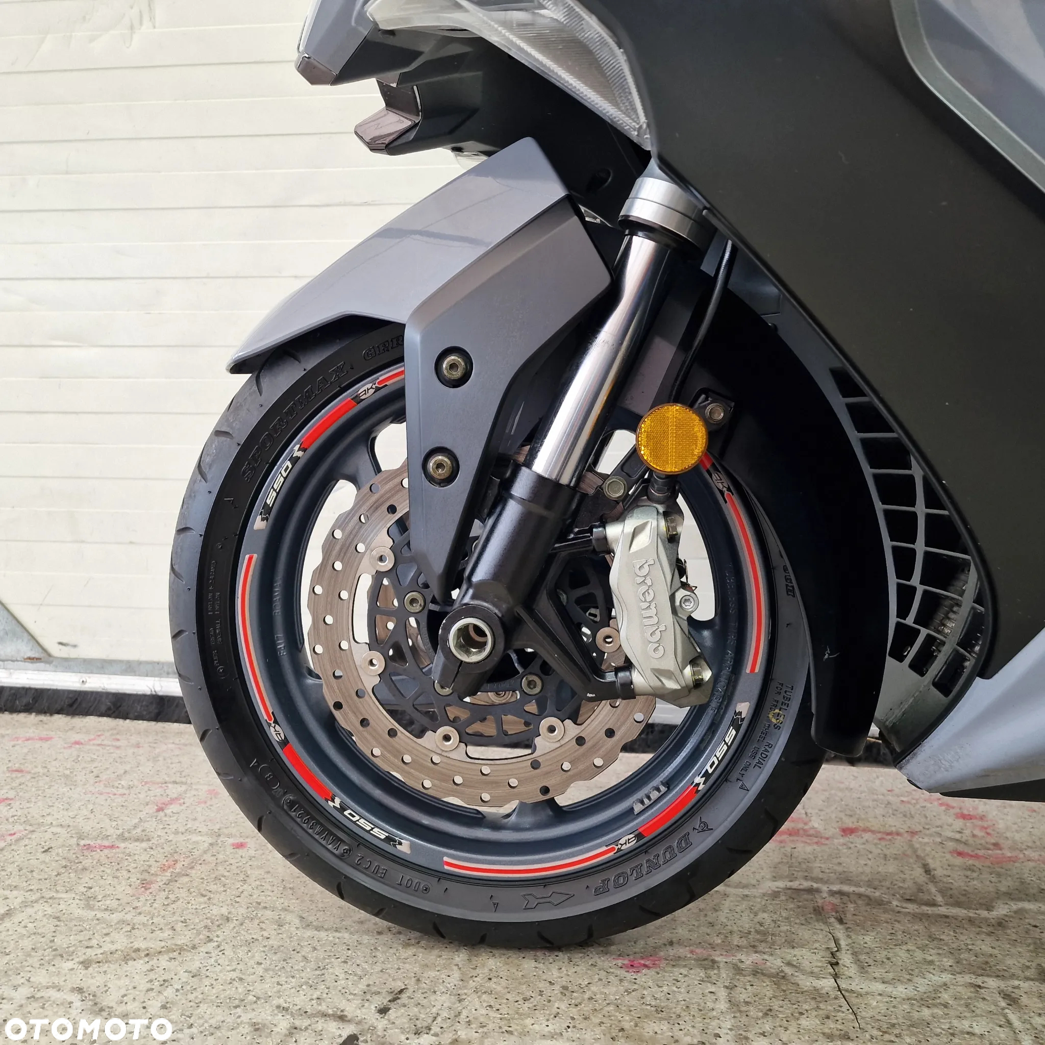 Kymco AK 550 - 8