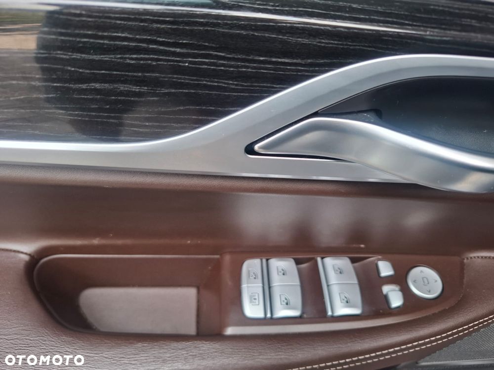 BMW Seria 7 740e iPerformance - 24