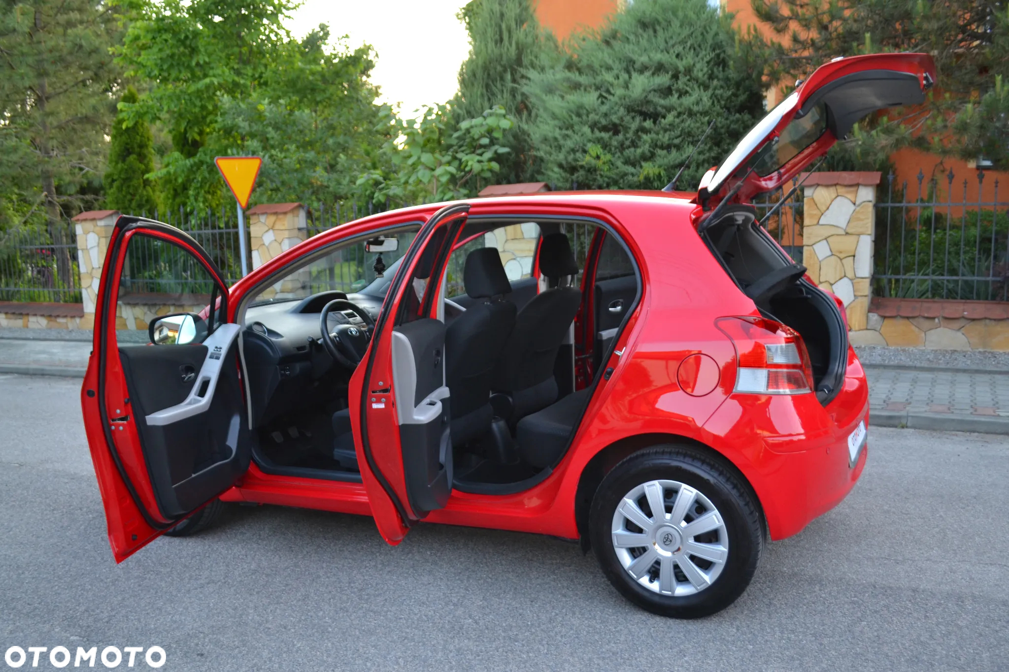 Toyota Yaris - 25