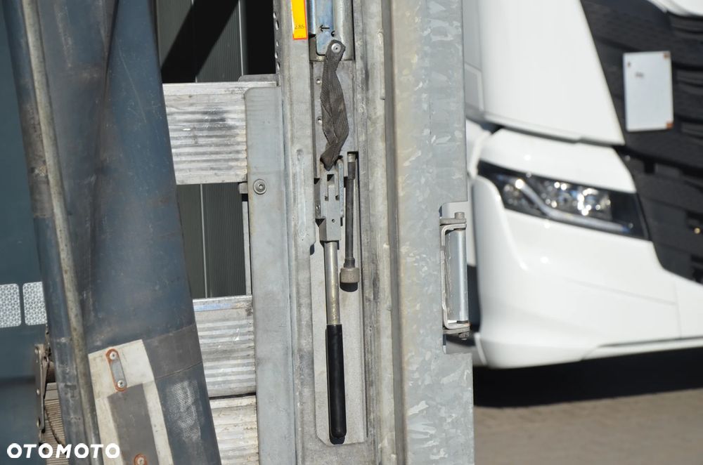 Schmitz Cargobull VARIOS / 2 POZIOMY JAZDY / OŚ PODNOSZONA / DACH POD. / CODE XL / OCYNK / 7056 - 11