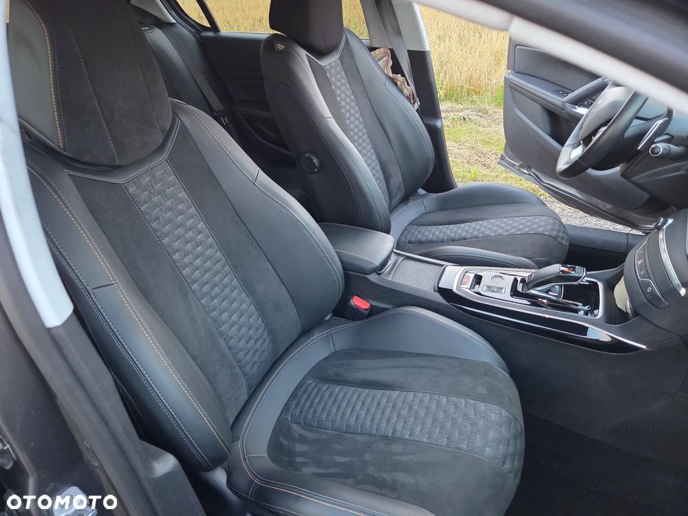 Peugeot 308 1.2 PureTech GPF Road Trip S&S EAT8 - 21