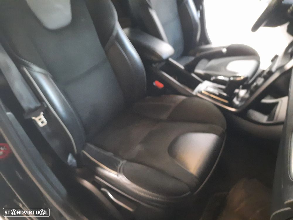 Volvo V40 D2 Geartronic RDesign - 18