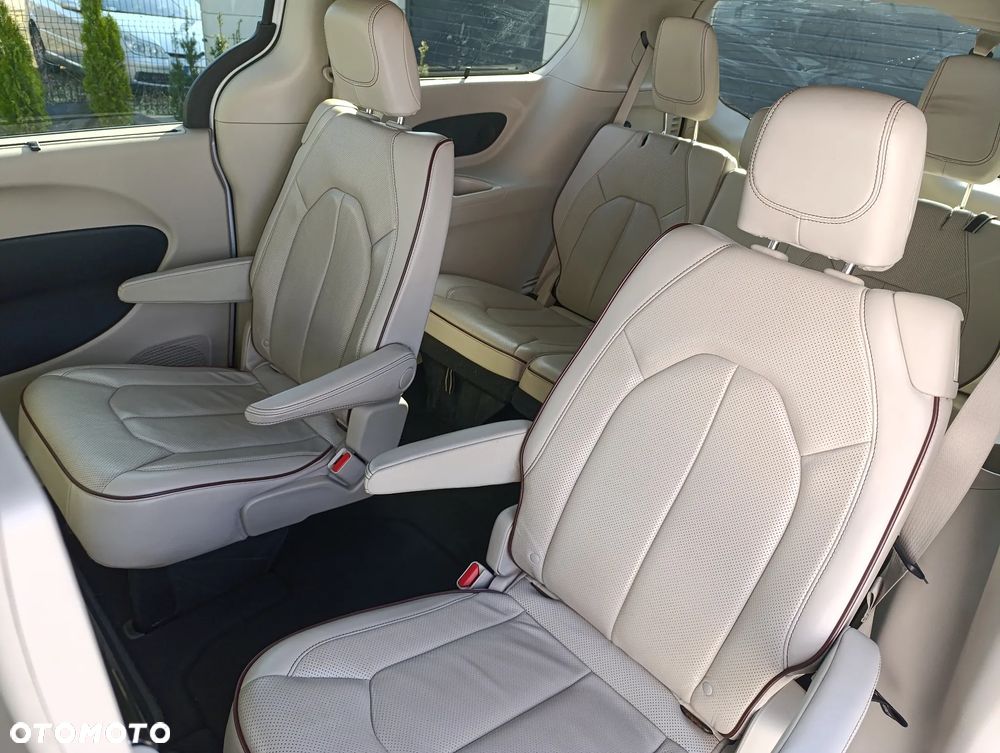 Chrysler Pacifica - 8