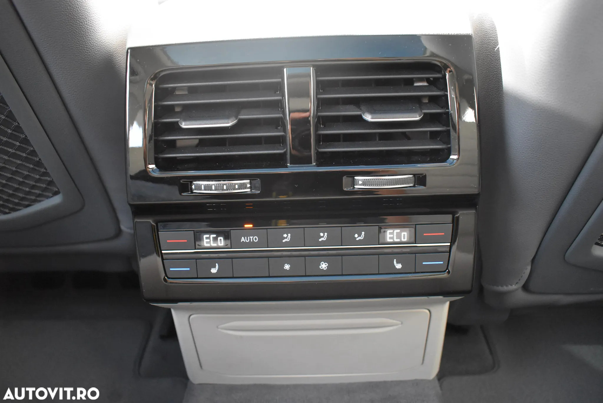 Volkswagen Touareg V6 TDI 4MOTION Elegance - 29