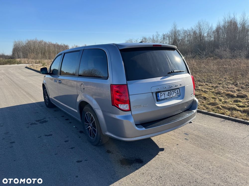 Dodge Grand Caravan - 12