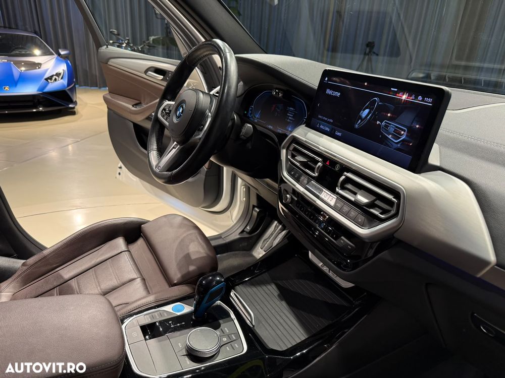 BMW iX3 Standard - 32