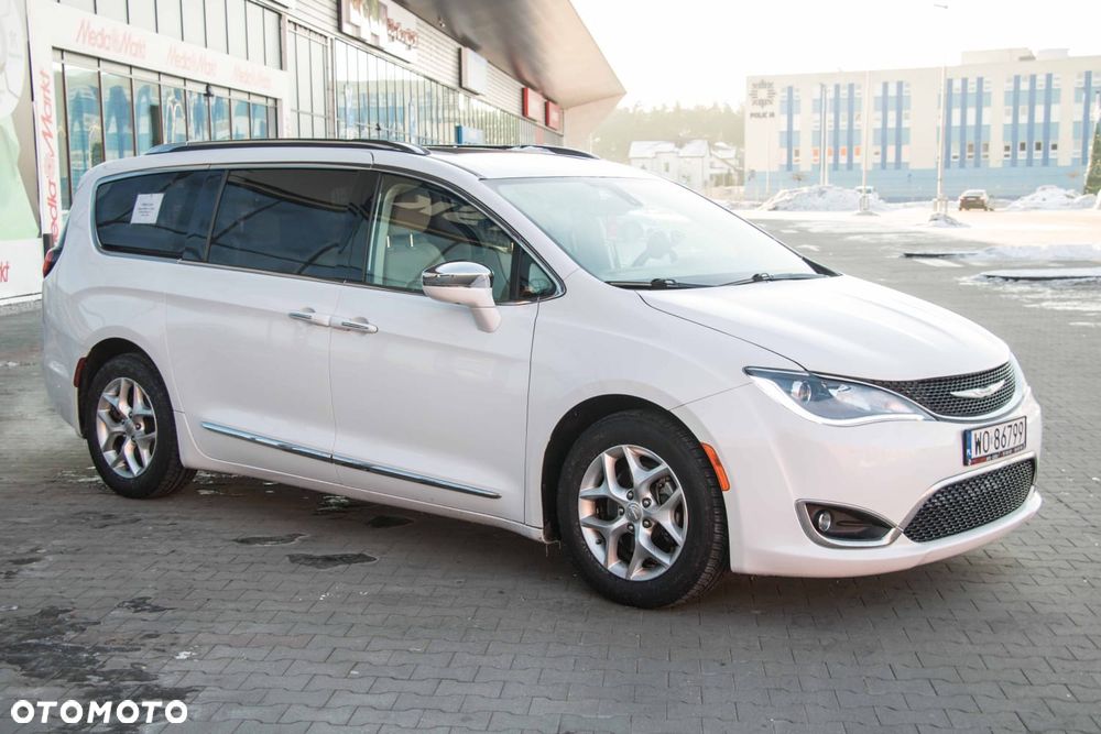 Chrysler Pacifica - 10