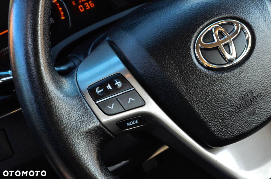 Toyota Avensis 1.8 Comfort - 32