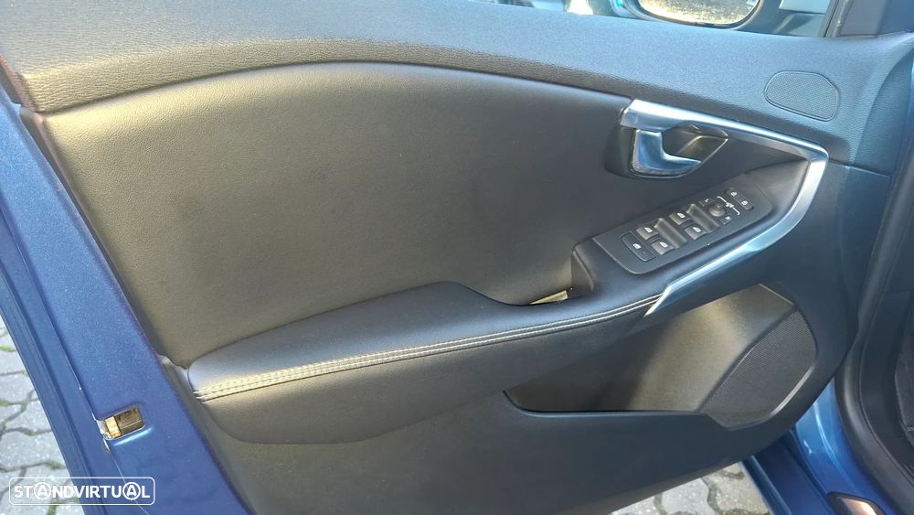 Volvo V40 2.0 D2 R-Design - 23