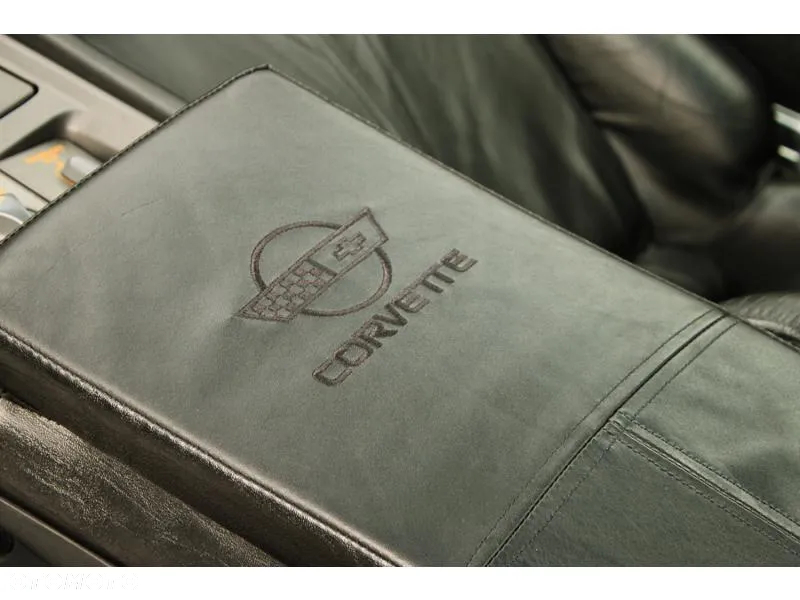 Chevrolet Corvette - 18