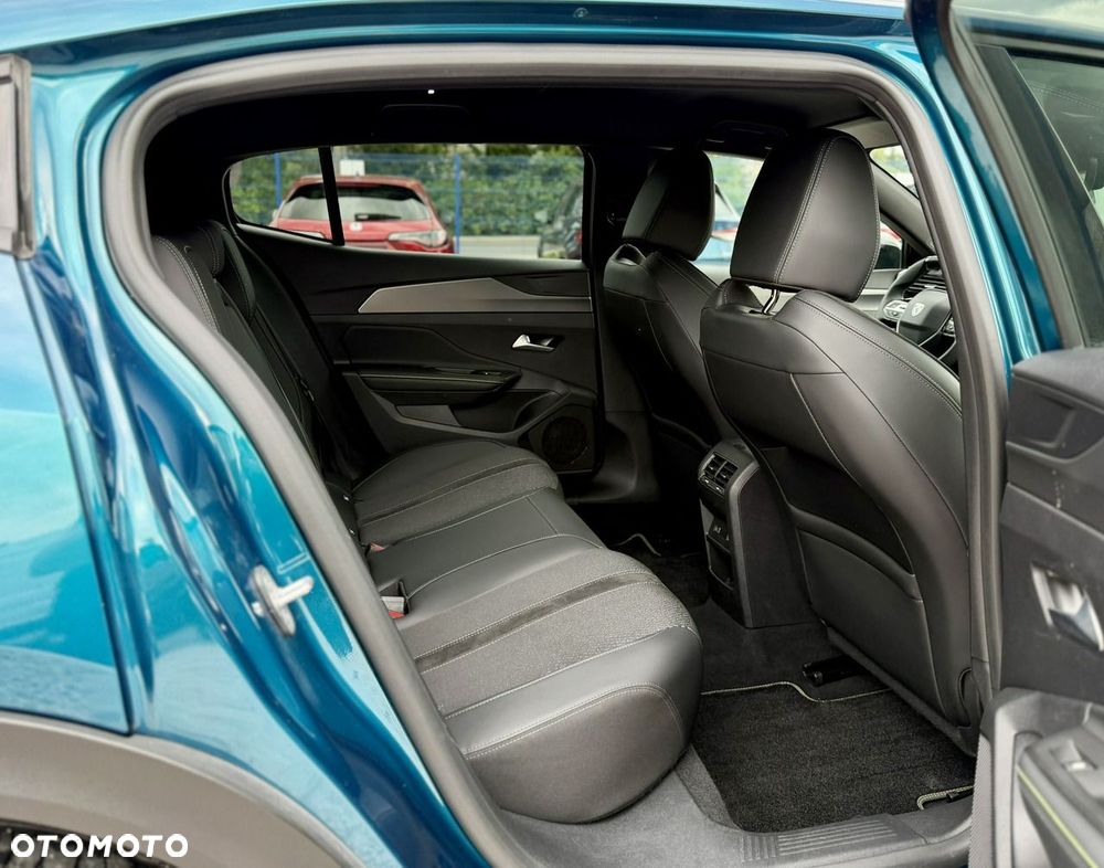 Peugeot 408 1.6 Plug-In Hybrid 225 GT EAT8 - 12