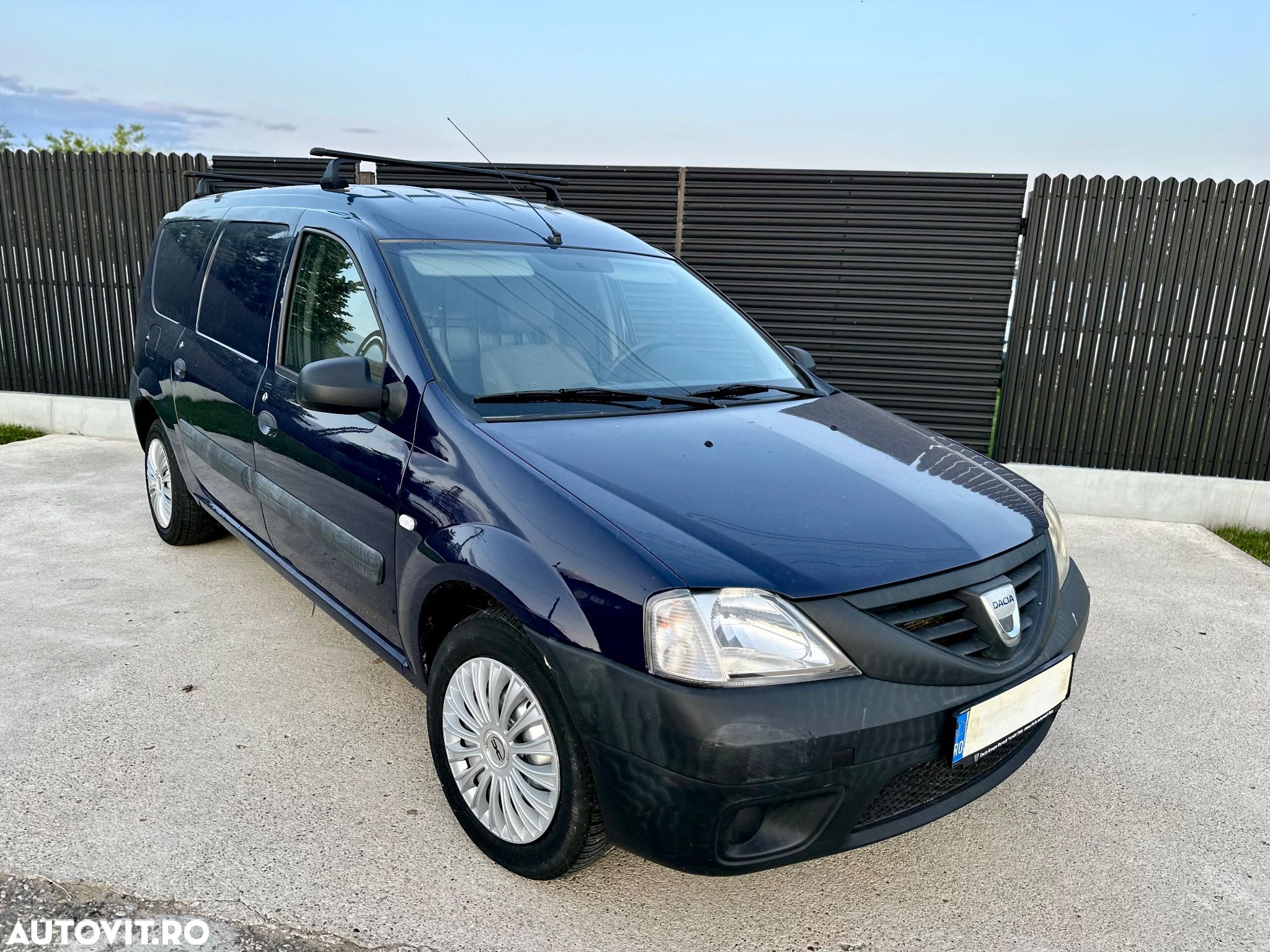 Dacia Logan Van - 1