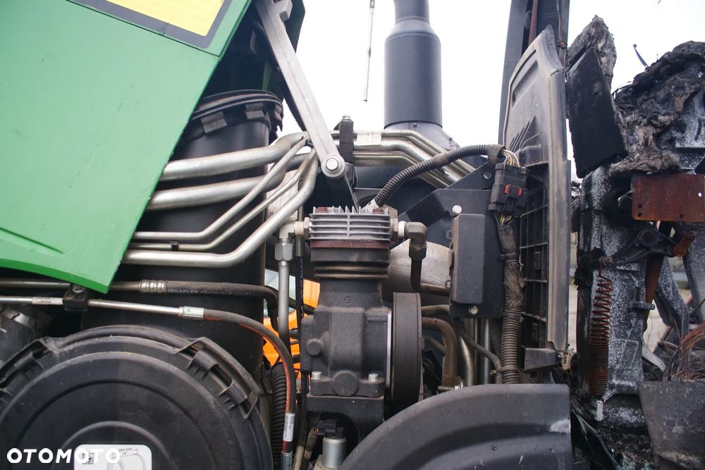 John Deere 8320R - 12