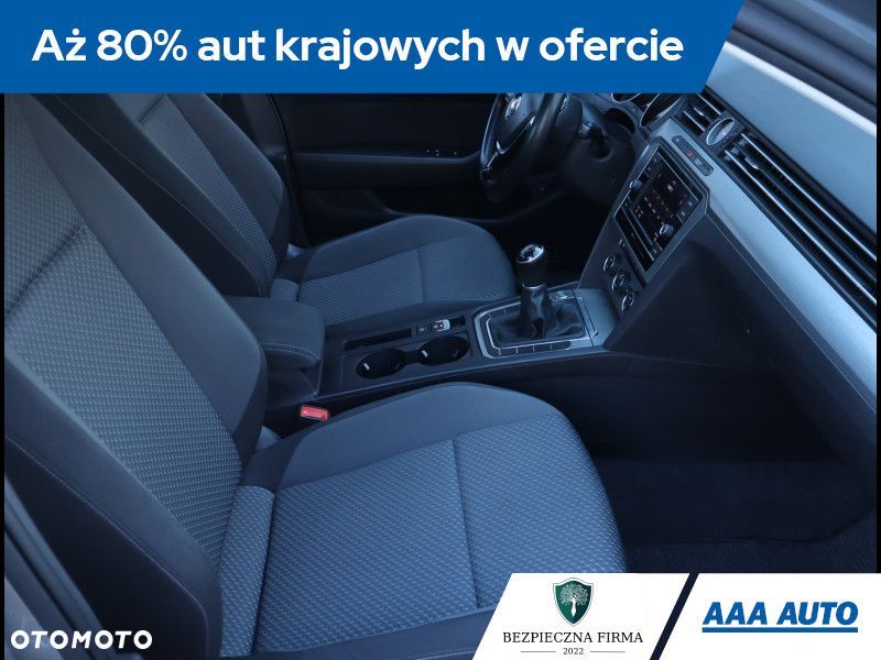 Volkswagen Passat - 10