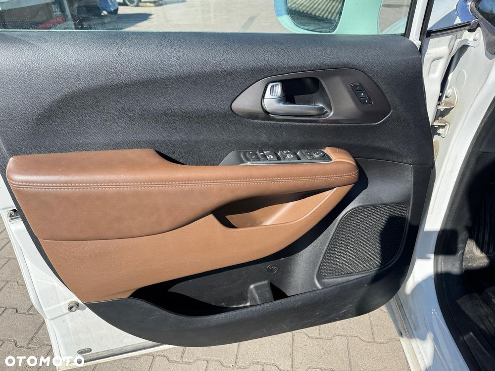 Chrysler Pacifica - 9