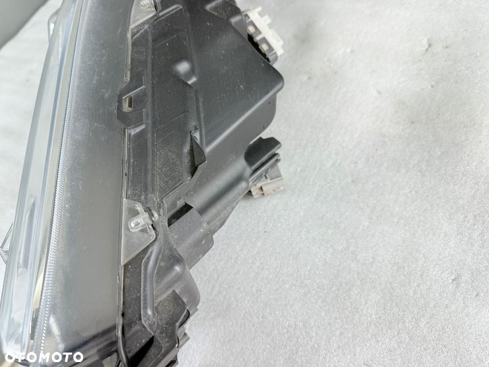 Reflektor lampa Przód strona prawa Toyota Hilux VIII 8 LIFT 1EJ-923368-040A - 4