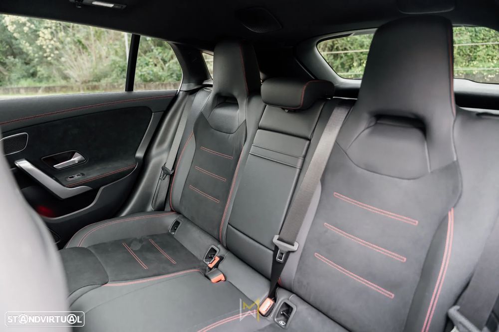 Mercedes-Benz CLA 250 e Shooting Brake AMG Line - 13