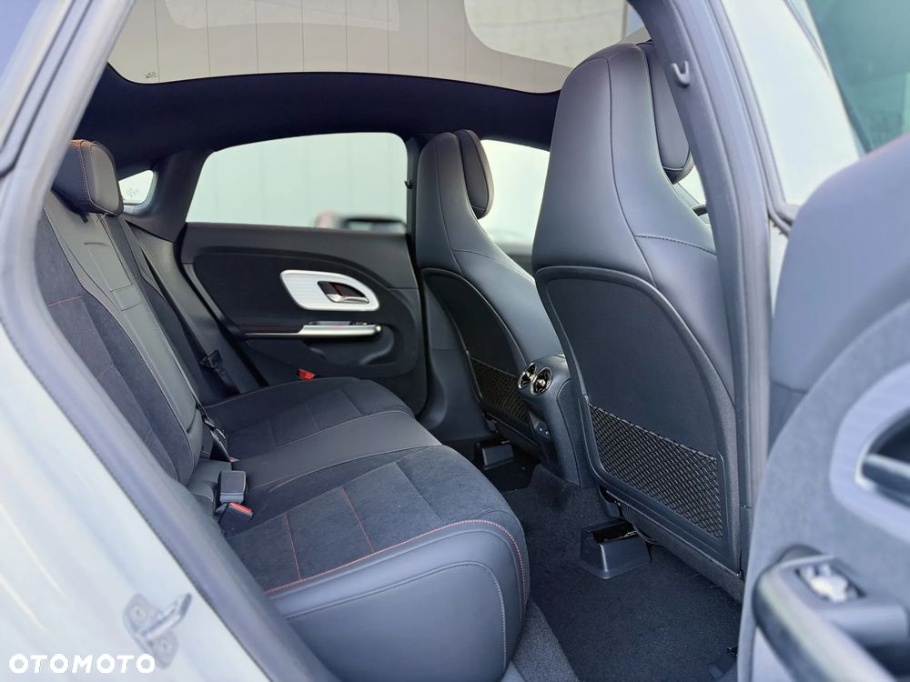 Mercedes-Benz CLA 220 4Matic - 33