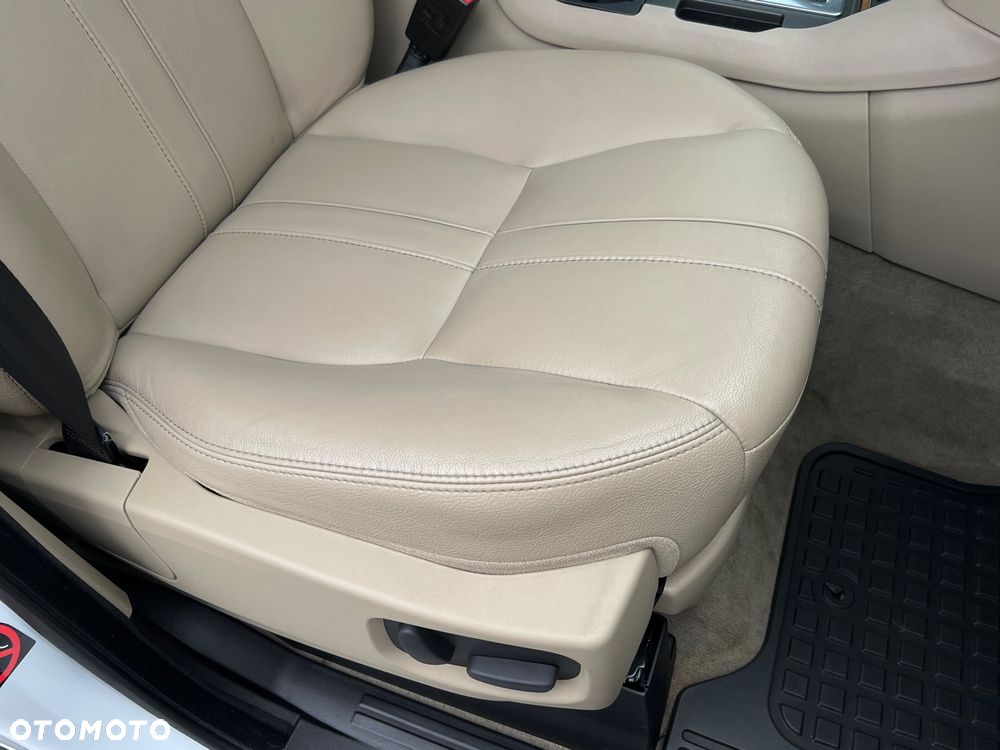 Land Rover Discovery IV 3.0 V6 SC HSE - 29