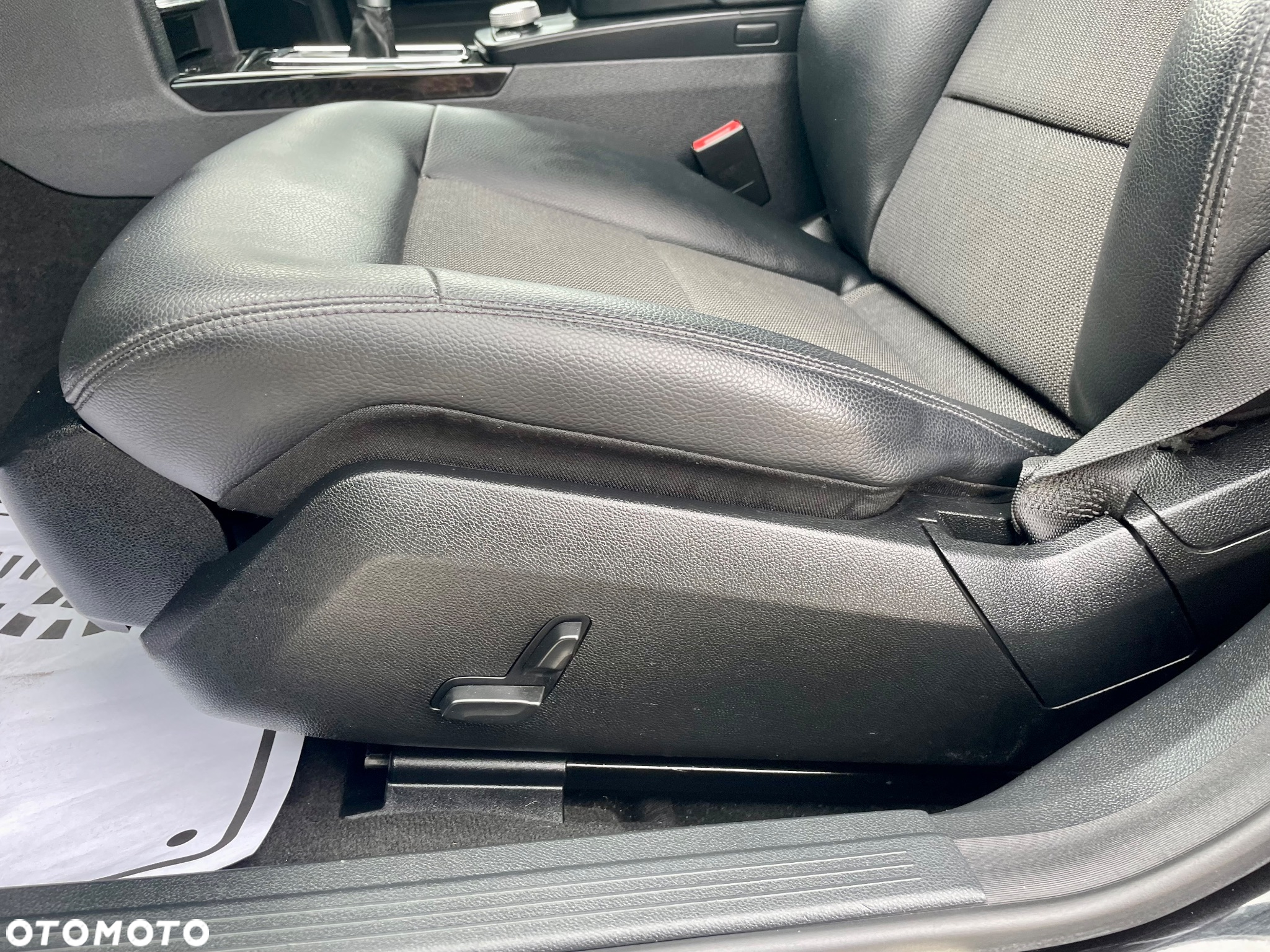 Mercedes-Benz Klasa E 200 CGI BlueEffICIENCY Avantgarde - 31