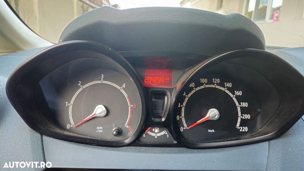 Ford Fiesta 1.4 TDCI Ambiente - 6