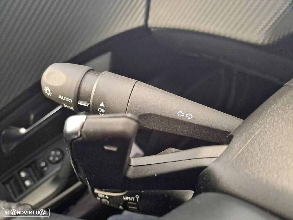 Peugeot 2008 1.2 Hybrid Allure e-DCS6 - 13