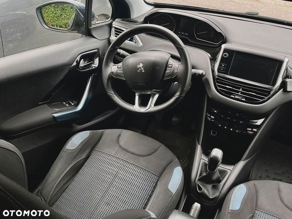 Peugeot 208 - 10