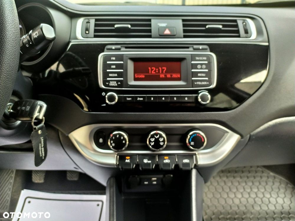 Kia Rio 1.2 Attract - 19