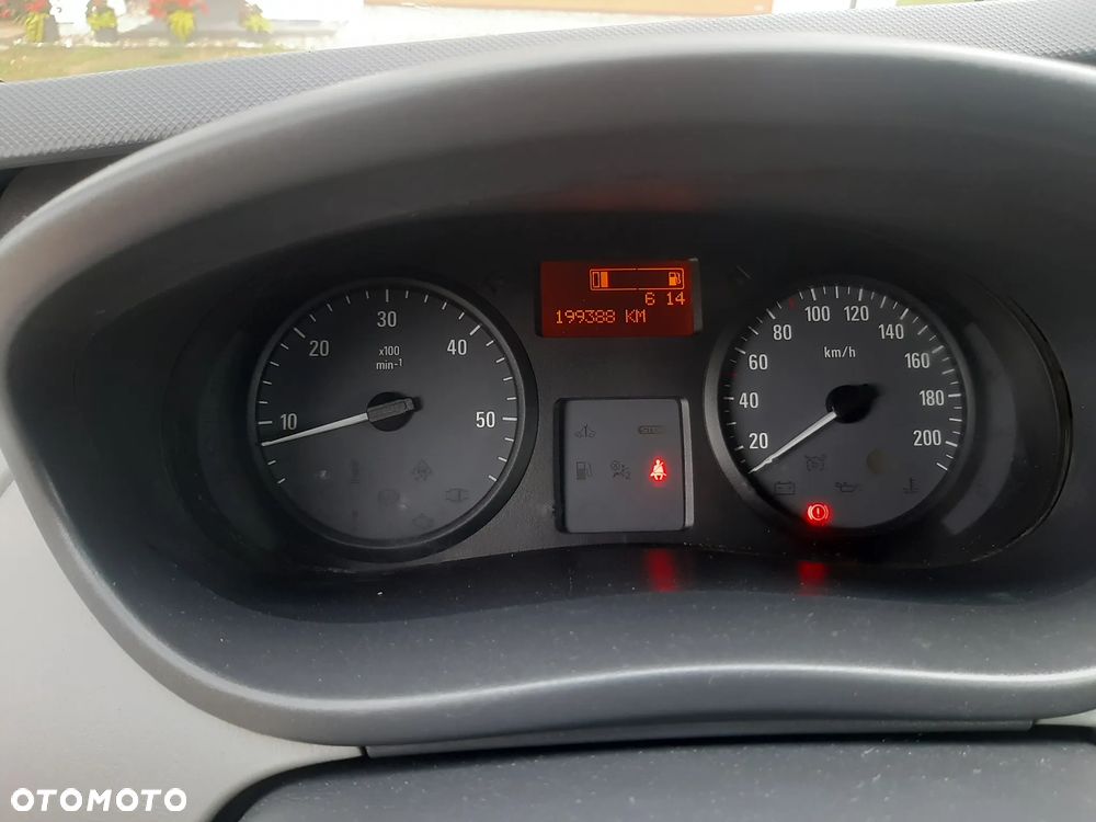 Opel Vivaro - 11