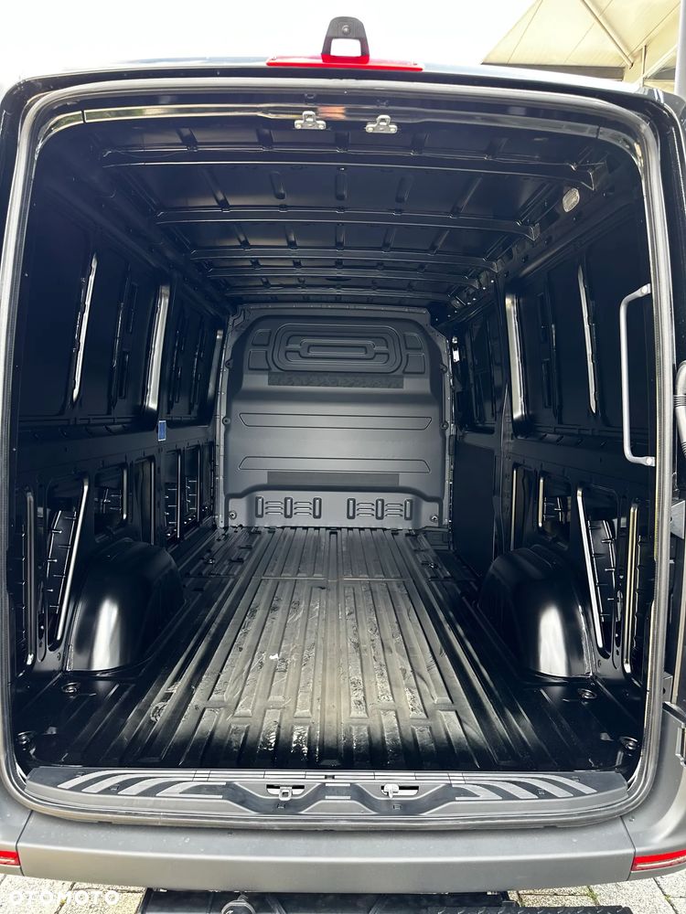 Mercedes-Benz Sprinter - 30
