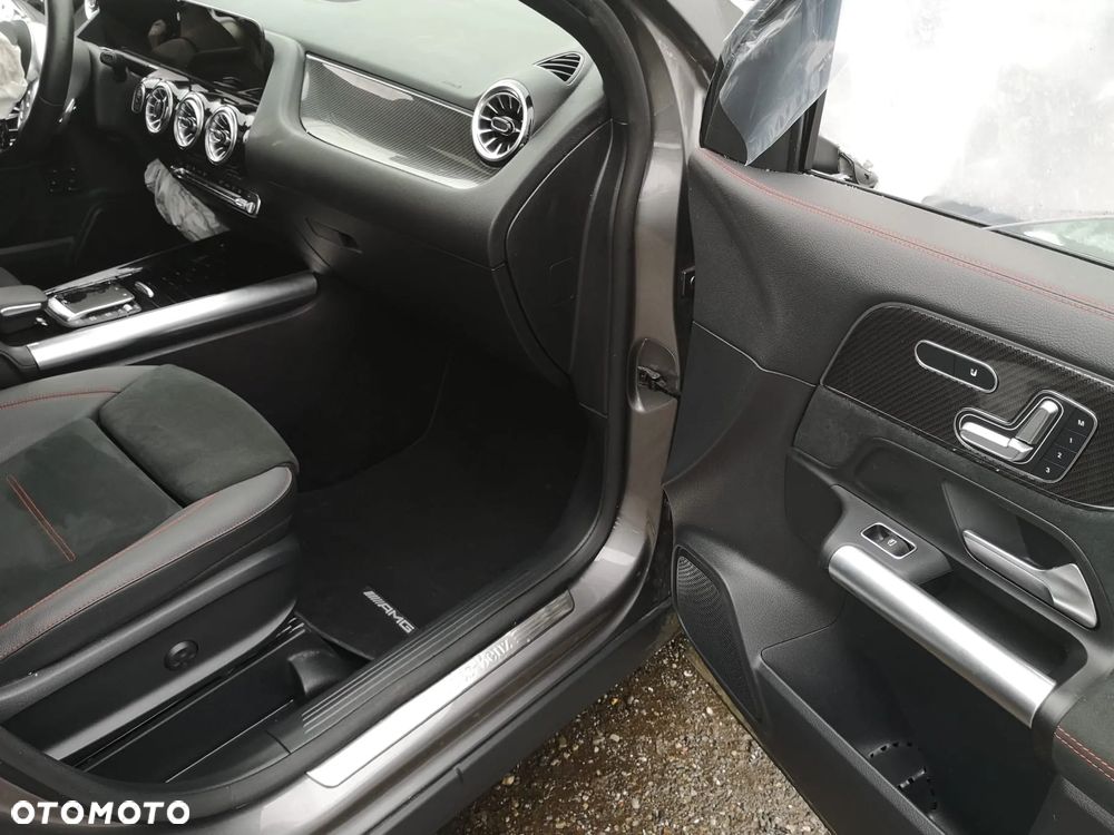 Mercedes-Benz GLA - 6