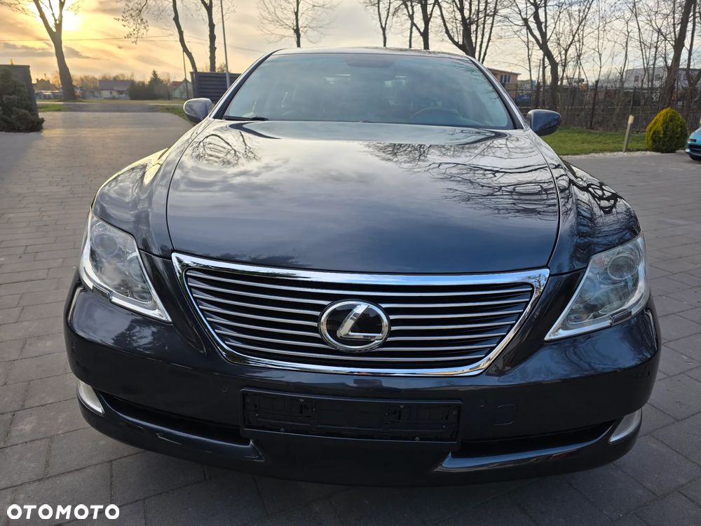 Lexus LS - 41