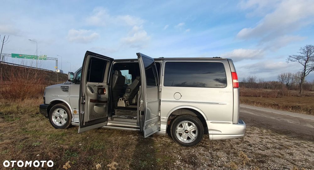 Chevrolet Express - 8