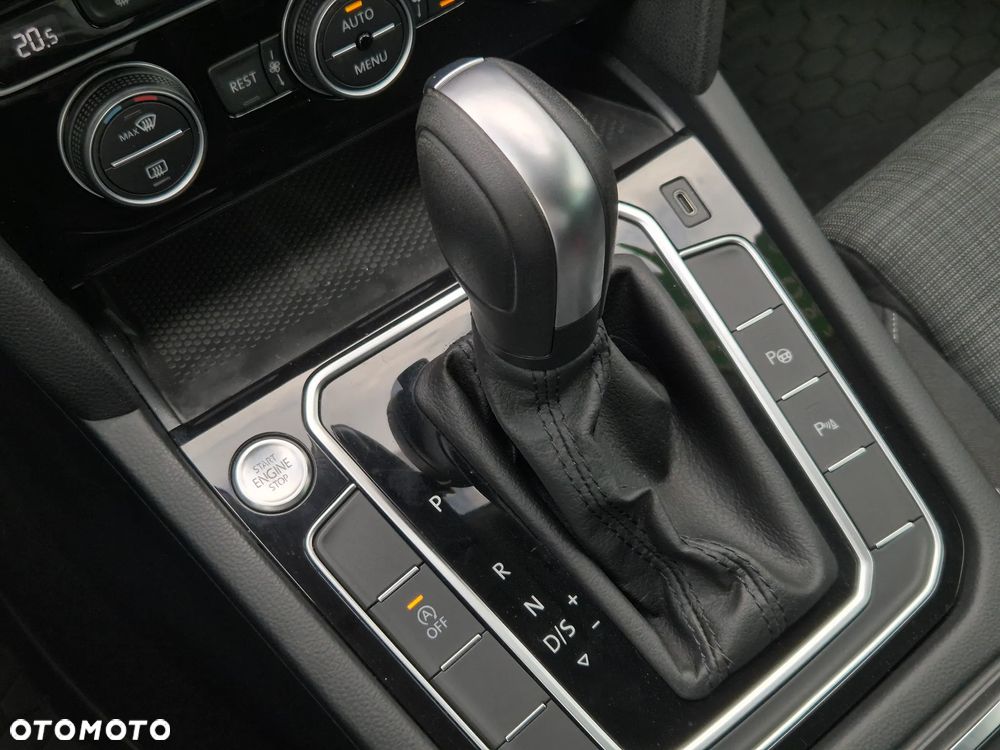 Volkswagen Passat 2.0 TSI Business DSG - 12